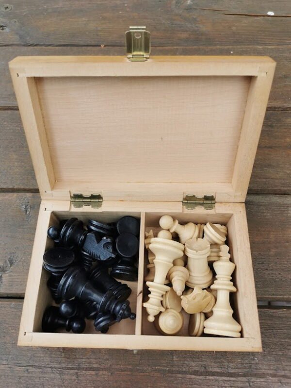 Šachmatai mediniai, vintažiniai. Made in West Germany. Kaina 43