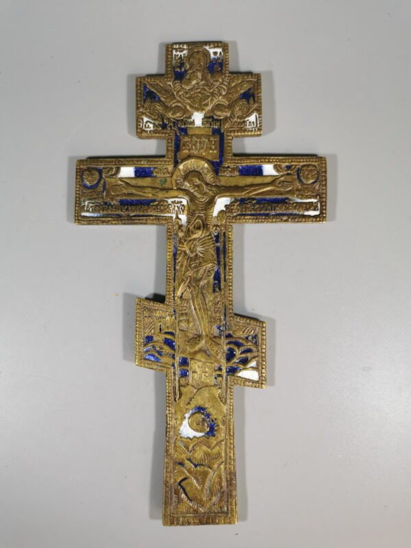 Kryžius stačiatikių, krikščionių ortodoksų, pravoslavų bronzinis, antikvarinis, puoštas dviejų spalvų emale. Kaina 163