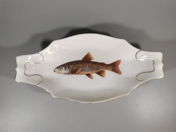 Lėkštutė porcelianinė, tarpukario puošta žuvimi. Victoria China Czechoslovakia. Kaina 23