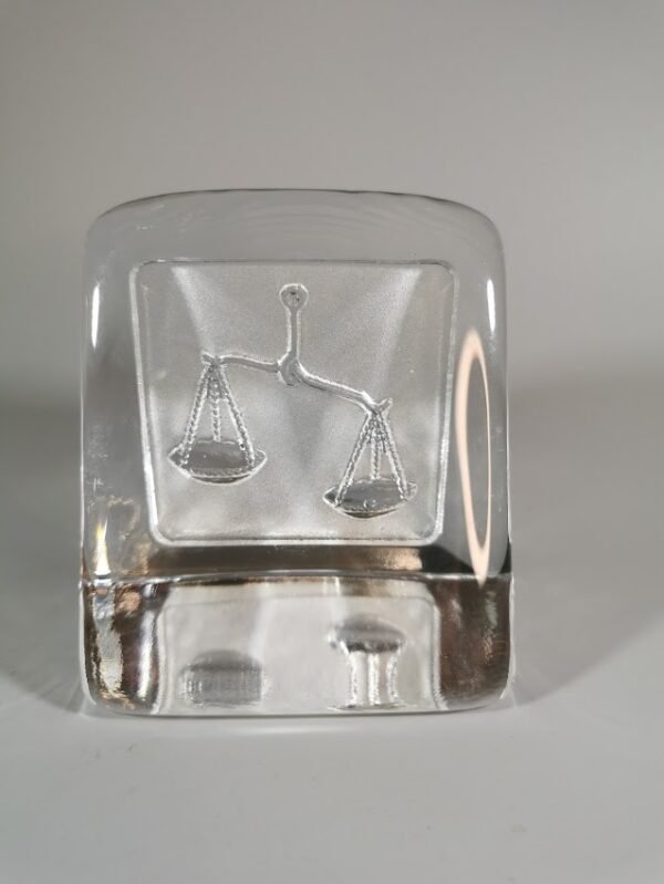 Stiklas masyvus, Zodiako ženklas Svarstyklės. Nybro Sweden. Design Paul Isling. Kaina 18