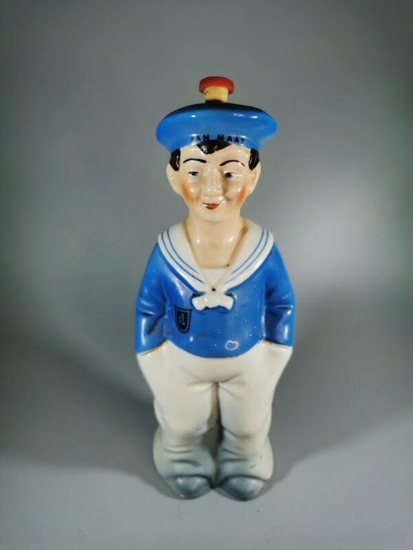 Grafinas, statulėlė Jureivis, porcelianinis, antikvarinis. Jaunasis danų jureivis Jan Maat. Spaudas: ALTENKUNSTART, BAVARIA, Vokietija. 1930 m. Talpa 0,35 l. Kaina 68