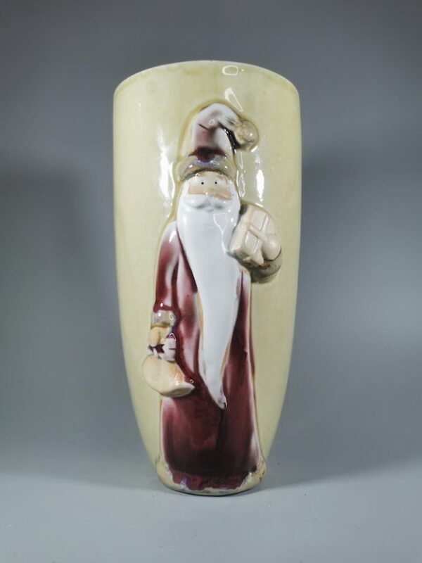 Vaza keraminė, glazūruota, kalėdinė. Kaina 21