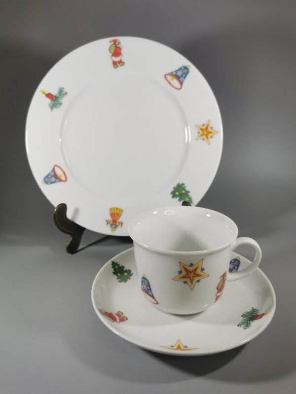 Puodelis su dviem, 2 lėkštutėmis porcelianiniai. Bavaria Germany. 2 komplektai. Kaina po 13