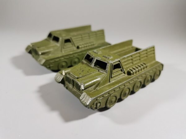 Mašinėlė karinė, metalinė - amfibija, tarybinių laikų. 2 vnt. Dydis 4 x 9 cm. Kaina po 23