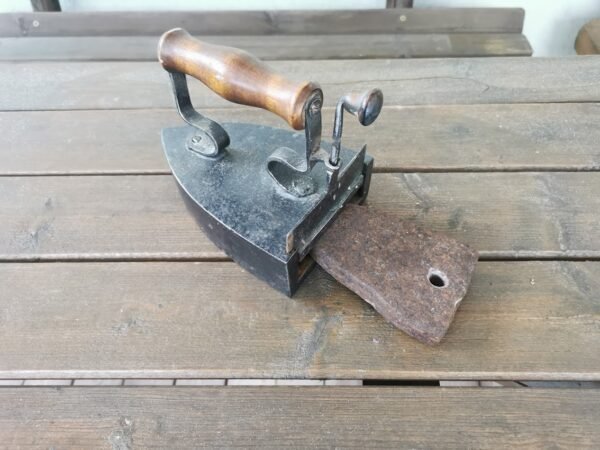 Lygintuvas, prosas antikvarinis su išimama kaitinimo plokšte. Kaina 38