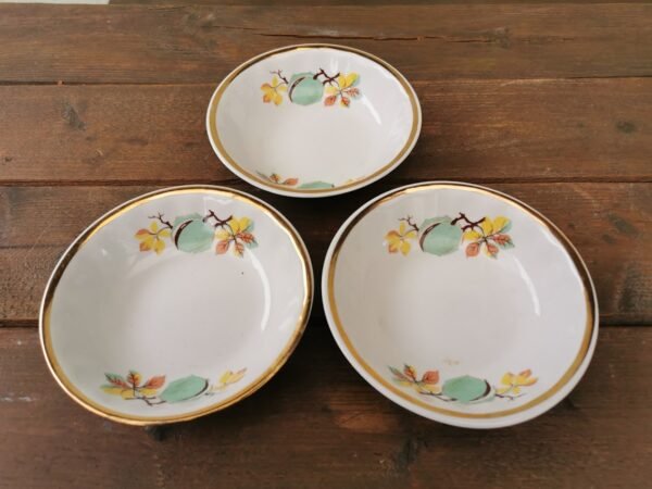 Dubenėliai porcelianiniai. RPR (Rygos porceliano fabrikas), tarybinių laikų. 3 vnt. Kaina 13 už visus.