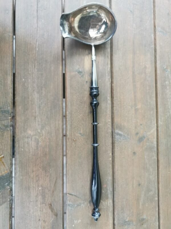 Samtis antikvarinis, sidabruotas, medine rankena. Kaina 26