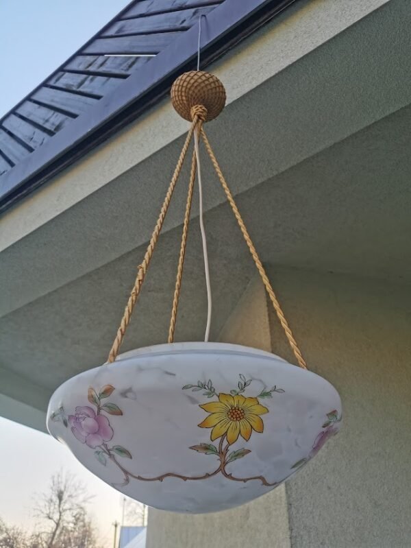 Šviestuvas antikvarinis, stikliniu gaubtu tarpukario laikų. Kaina 158