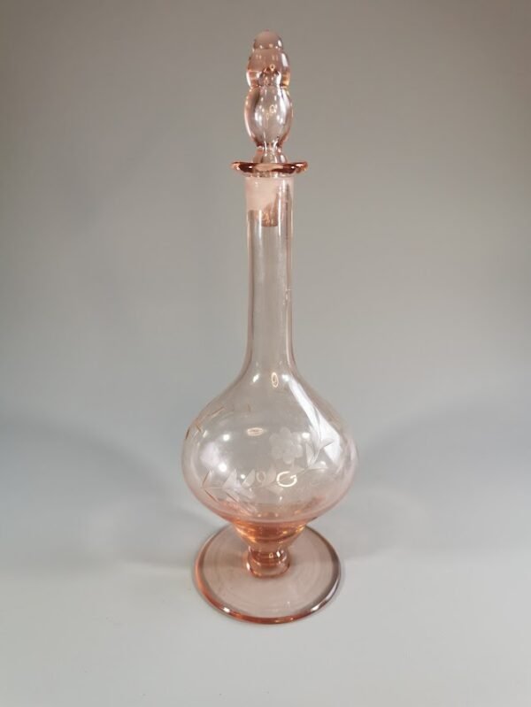 Grafinas rausvo stiklo, antikvarinis. Kaina 28