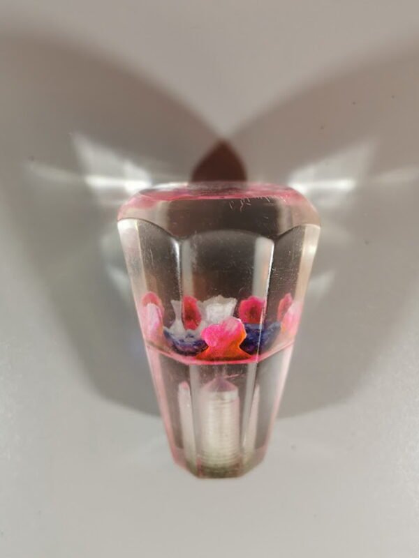 Automobilių puošybos elementas - trimatė rožė ant pavarų svirties (pavarų perjungimo svirties rankenėlė) tarybinių laikų. Kaina 56