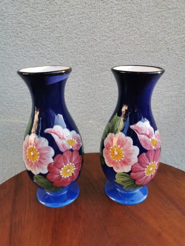 Vazelės antikvarinės MAJOLIKA SMF SCHRAMBERG HANDGEMALT Dek. BALI. Vokietija. 2 vnt. Kaina po 43