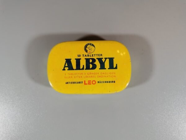 Vaistų dėžutė skardinė, senoviška. Kaina 6