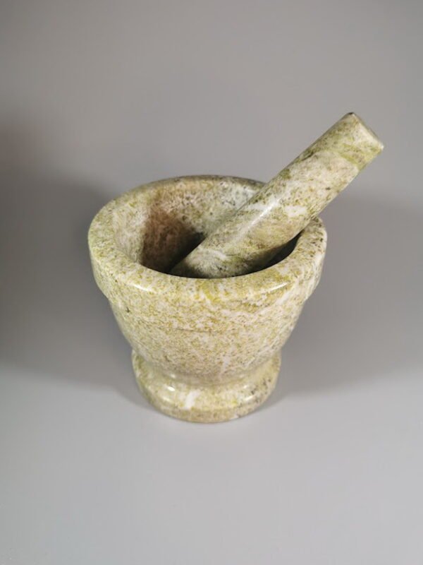 Grūstuvė akmeninė, antikvarinė, tinkama naudojimui. Kaina 52