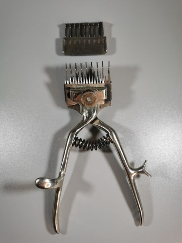 Kirpimo mašinėlė plaukams E. Svalling Eskilstuna mechaninė, antikvarinė. Kaina 13