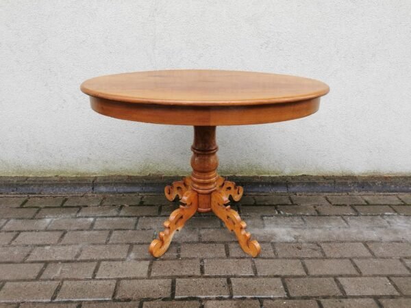 Stalas ovalus, antikvarinis, medžio masyvo, nedidelis valgomojo. Kaina 132