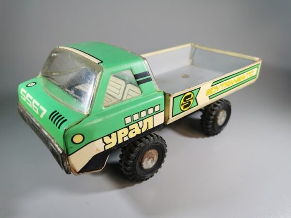 Mašinėlė skardinė УРАЛ, URAL tarybinių laikų. Prisukimo mechanizamas veikia. Kaina 56