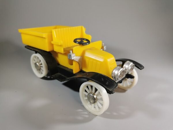 Mašinėlė senovinė, tarybinių laikų. Kaina 26