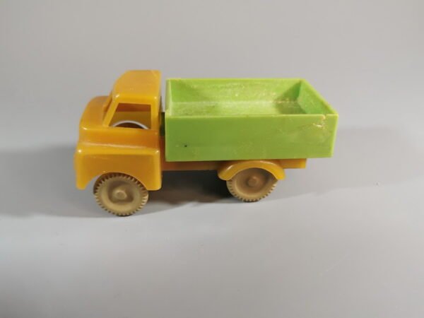 Mašinėlė. mašina Sunkvežimis lietuviškas, tarybinių laikų. Kaina 12