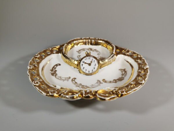 Padėklas, lėkštė porcelianinė, antikvarinė. Kaina 23