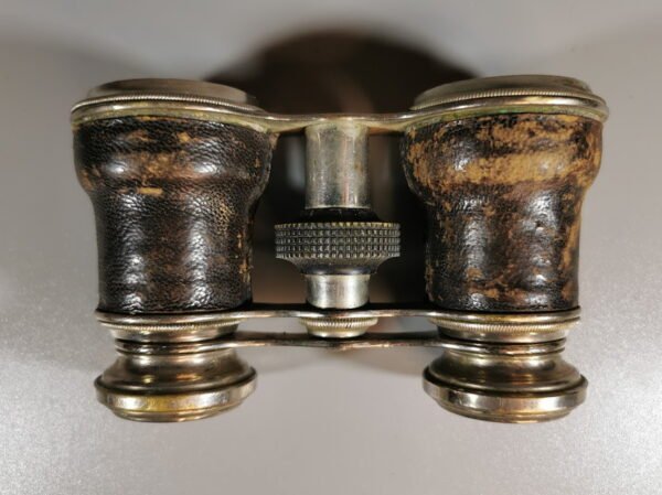 Žiūronai antikvariniai, teatriniai. Optika gera. Kaina 43