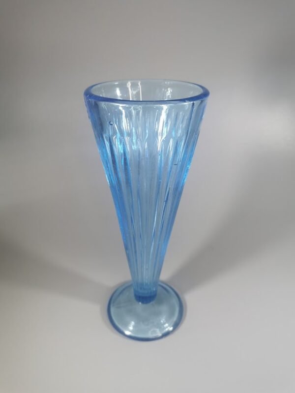 Vazelė mėlyno stiklo NEMAN. НЕМАН. Kaina 32