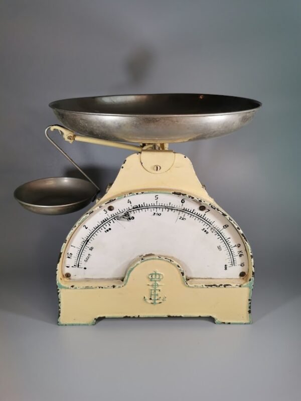 Svarstyklės antikvarinės, ketaus, špižinės. Kaina 53