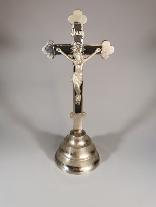 Nukryžiuotasis, kryžius pastatomas, antikvarinis. Metalas, medis. Kaina 38