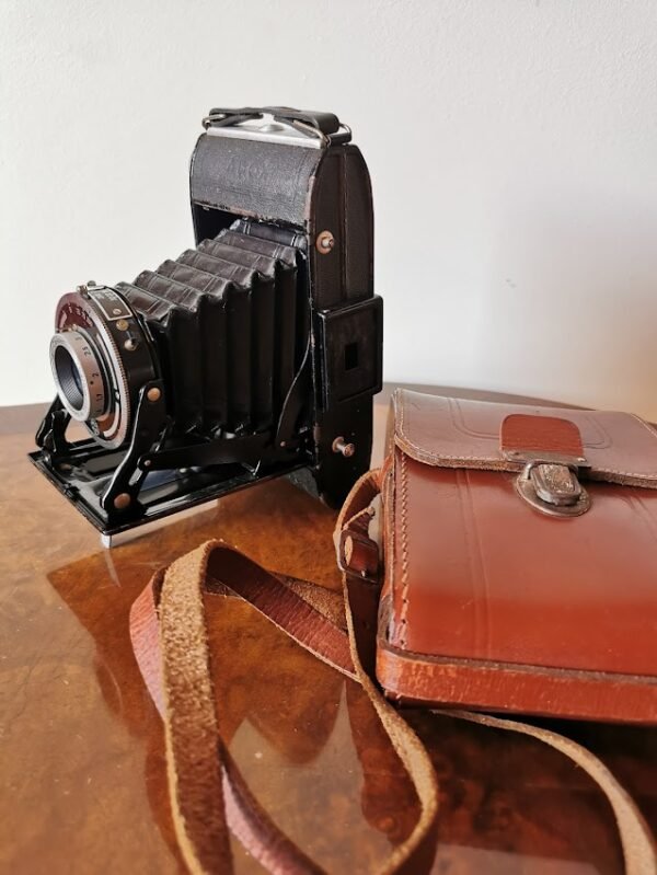 Fotoaparatas Adox su dėklu antikvarinis. Kaina 78