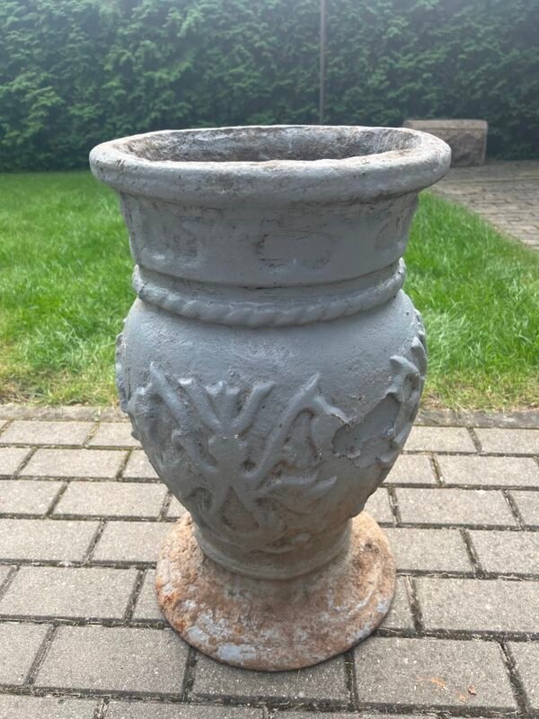 Šiukšlių dėžė, šiukšliadėžė, špižinė, ketaus, tarybinė, sovietinių laikų, Tulpė. Nedidelis defektas. Kaina 100