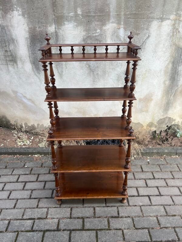 Etažerė medinė, antikvarinė, tekintomis detalėmis, tvirta. Kaina 258