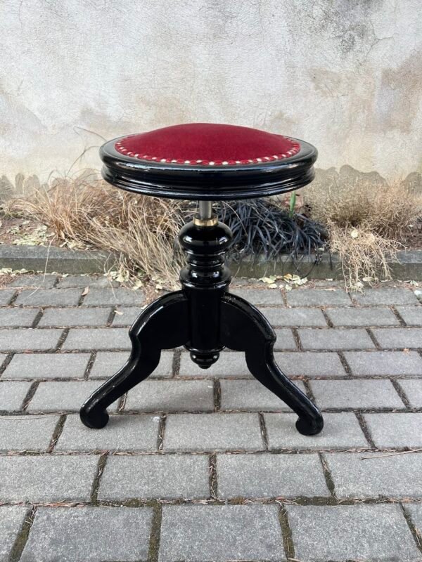 Reguliuojamo aukščio pianino kėdutė, kėdė antikvarinė, restauruota, tvirta. Kaina 187