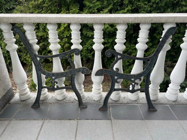 Suolo kojos ketaus, špižinės, švediškos, tvirtos. Viena įtrūkusi. Kaina 53 už abi.