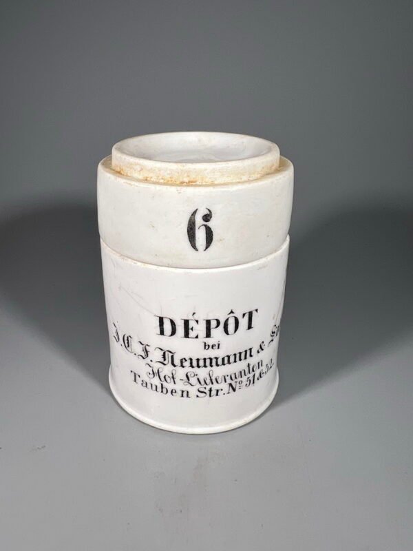 Indas antikvarinis DÉPÔT, J. J. Neumann & Söhne Hof-Lieferanten, Tauben Str. No 31/32. Vokietija. 1880 m. Kaina 53