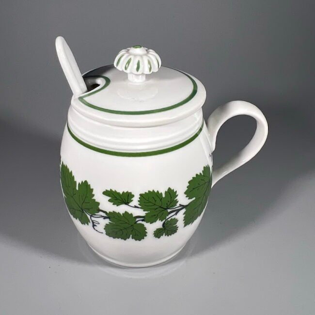 Indelis-su-sauksteliu-meissen-vynuogiu-lapu-rasto201.jpg Indelis-su-sauksteliu-meissen-vynuogiu-lapu-rasto201.jpg