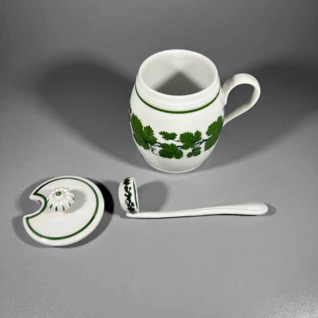 Indelis-su-sauksteliu-meissen-vynuogiu-lapu-rasto202.jpg Indelis-su-sauksteliu-meissen-vynuogiu-lapu-rasto202.jpg