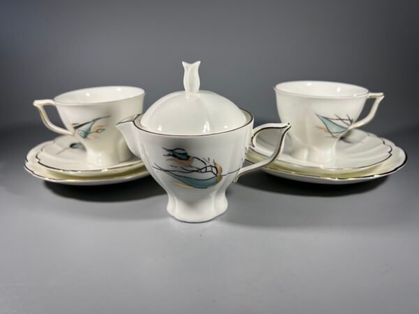 Puodeliai su lėkštutėmis ir indu grietinėlei kaulinio porceliano. Gamykla Kauno Jiesia. Kaina 13 už viską