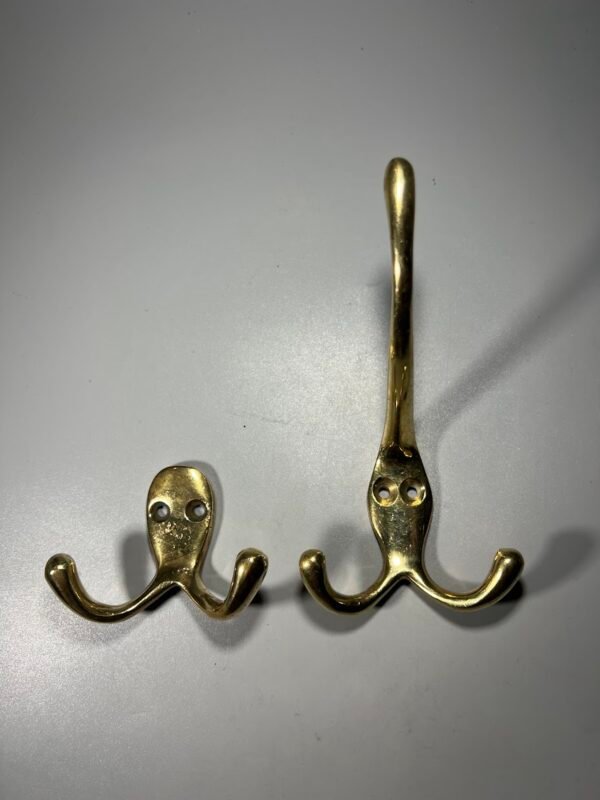 Kabykla, kabyklos bronzinės, tvirtos. 2 vnt. Kaina 6 ir 8