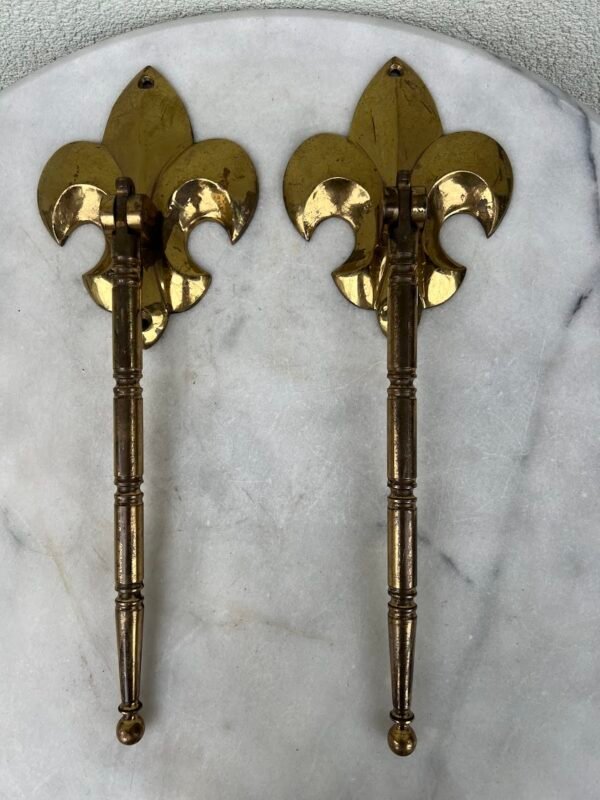 Kabykla žalvarinė, sieninė, atlenkiama, vintažinė. 2 vnt. Kaina po 33