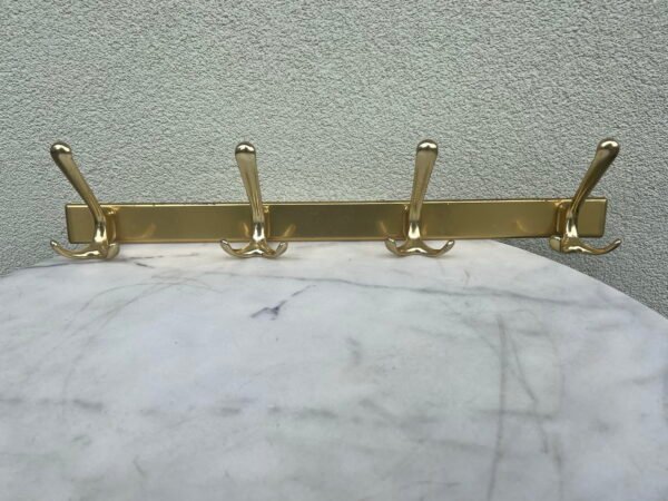 Kabykla tvirta, pagaminta iš anoduoto vientiso aliuminio su aukso spalvos apdaila. Vokietija. 1960-1970 m. Kaina 38