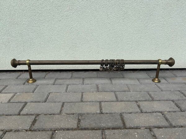 Karnizas užuolaidoms antikvarinis žalvarinis smetoniškas. Kaina 83 už viską