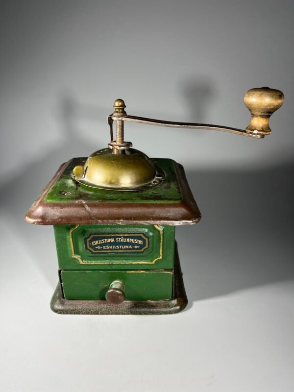 Kavamalė antikvarinė, kavos malūnėlis skardinis. Kaina 48