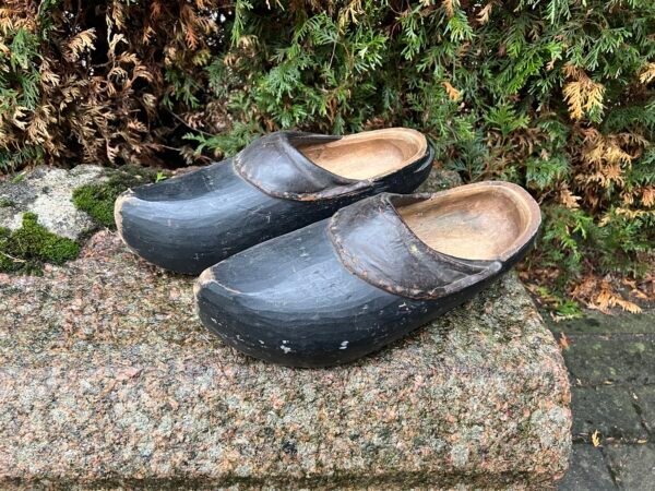 Klumpės medinės, antikvarinės, didelio dydžio. Kaina 68