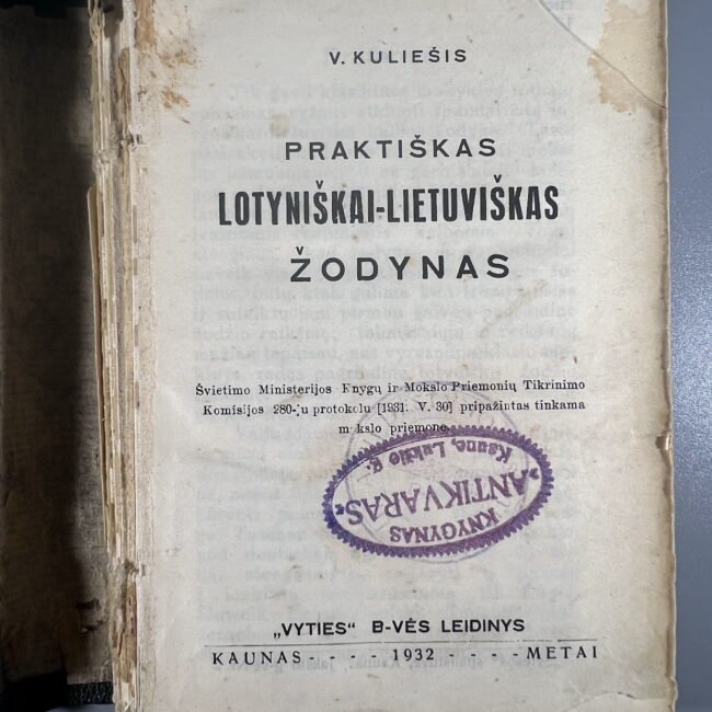 Knyga-lotynu-lietuviu-193220m.201.jpg