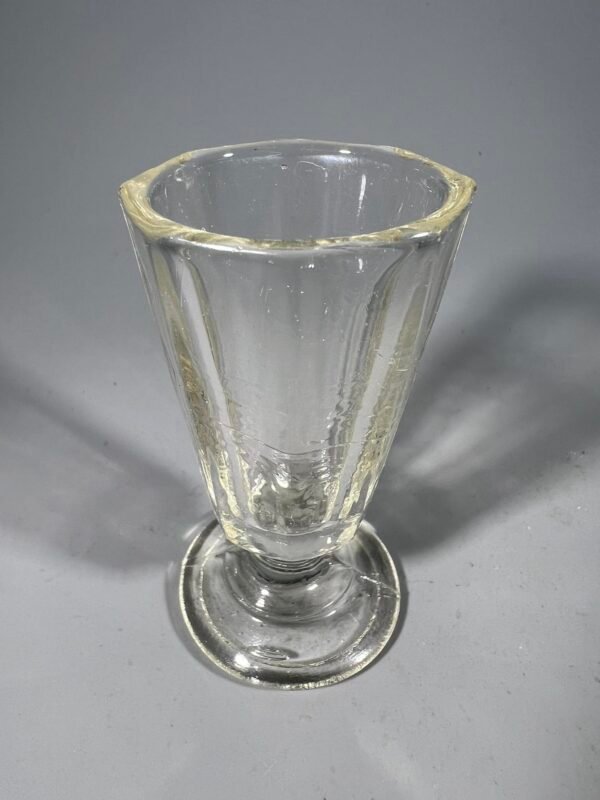 Taurelė, stikliukas, lafitnik, antikvarinis. Talpa 20 ml. Kaina 28