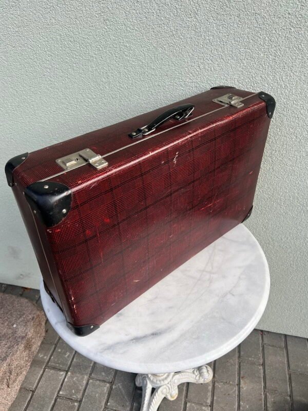 Lagaminas vintažinis, vokiškas rausvos spalvos. Kaina 78