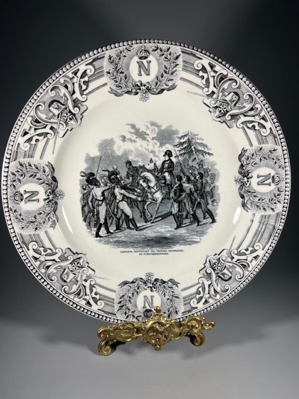 Lėkštė Napoleon mūšių garbei. Gamintojas Boch Frères La Louvière, Made in Belgium, Fabrication Belge. Belgija. Kaina 33