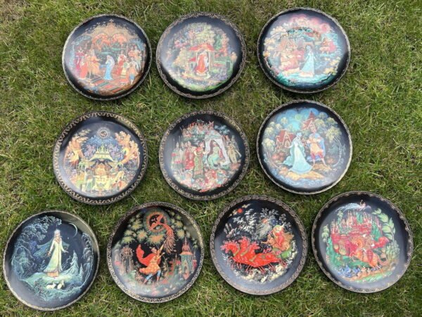 Lėkštės porcelianinės, kolekcinės, dekoratyvinės, rusų pasakų motyvais. 10 vnt. Kaina po 28