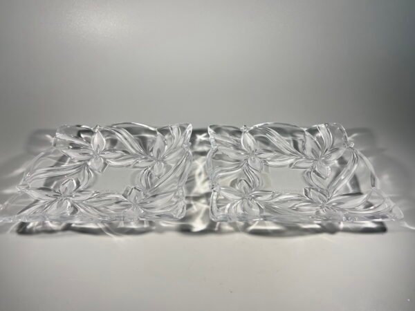 Padėkliukai lėkštutė presuoto stiklo, japoniški. Made in Japan. Kaina 23 už abu.