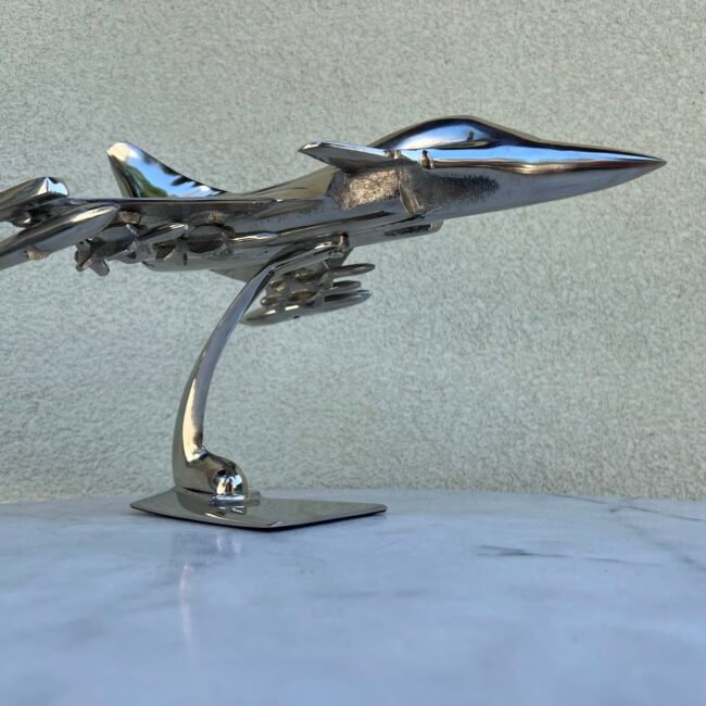Lektuvo-20reaktyvinio-naikintuvo-ant-stovo-dekoracija201.jpg