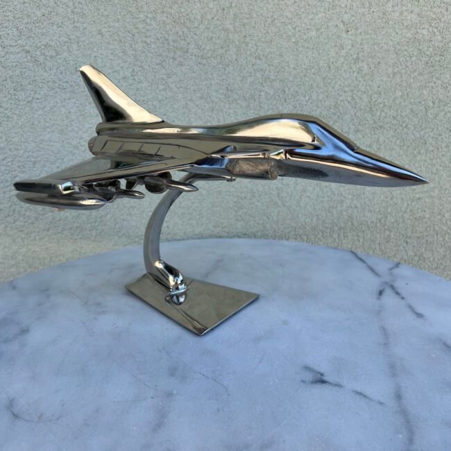Lektuvo-20reaktyvinio-naikintuvo-ant-stovo-dekoracija202.jpg